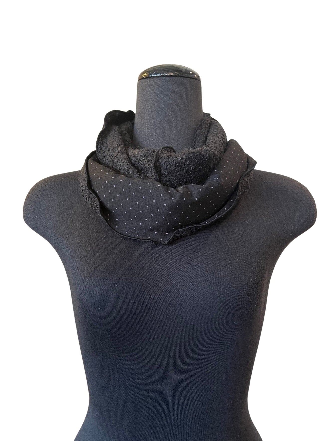 L&B Signature Infinity Scarf – Lousje & Bean