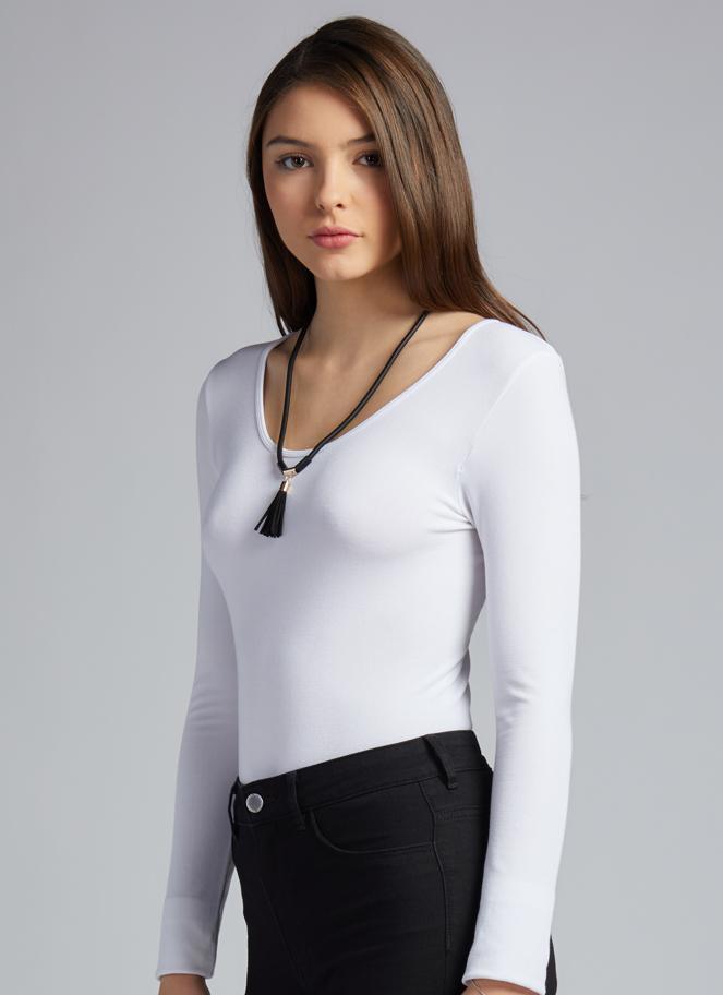 c'est moi bamboo seamless women's clothing line. cest moi seamless clothing. best basics. best long sleeve scoop top in white