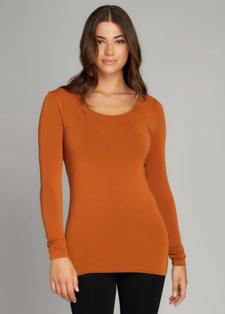 c'est moi bamboo seamless women's clothing line. cest moi seamless clothing. best basics. best long sleeve scoop top in ginger