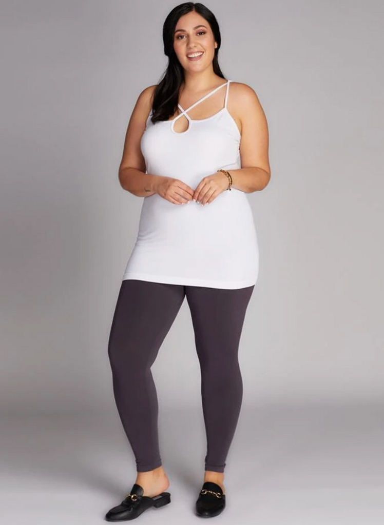 c'est moi bamboo seamless women's clothing line. cest moi seamless clothing. best basics. best bamboo leggings in Plus size in Charcoal